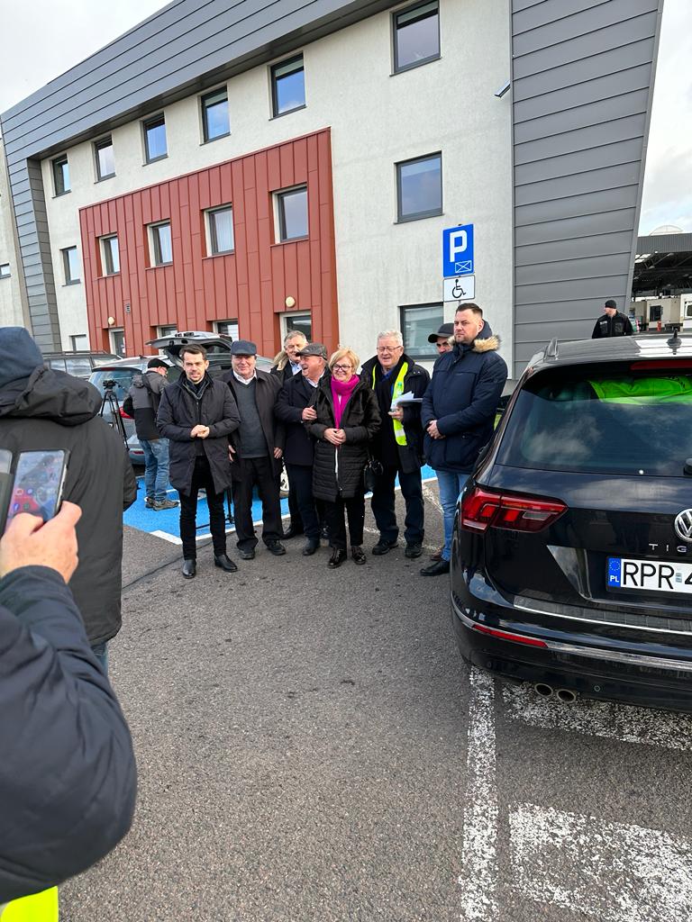 Archiwum KZRKiOR: Rolnicy zawieszają protest w Medyce