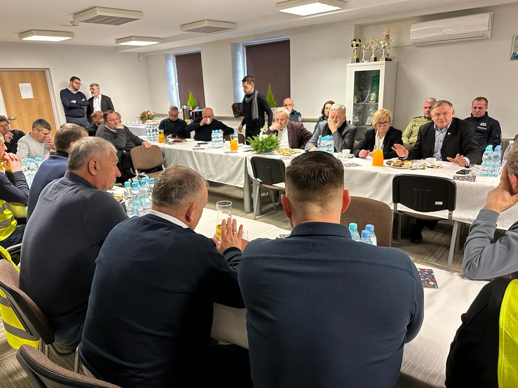 Archiwum KZRKiOR: Rolnicy zawieszają protest w Medyce